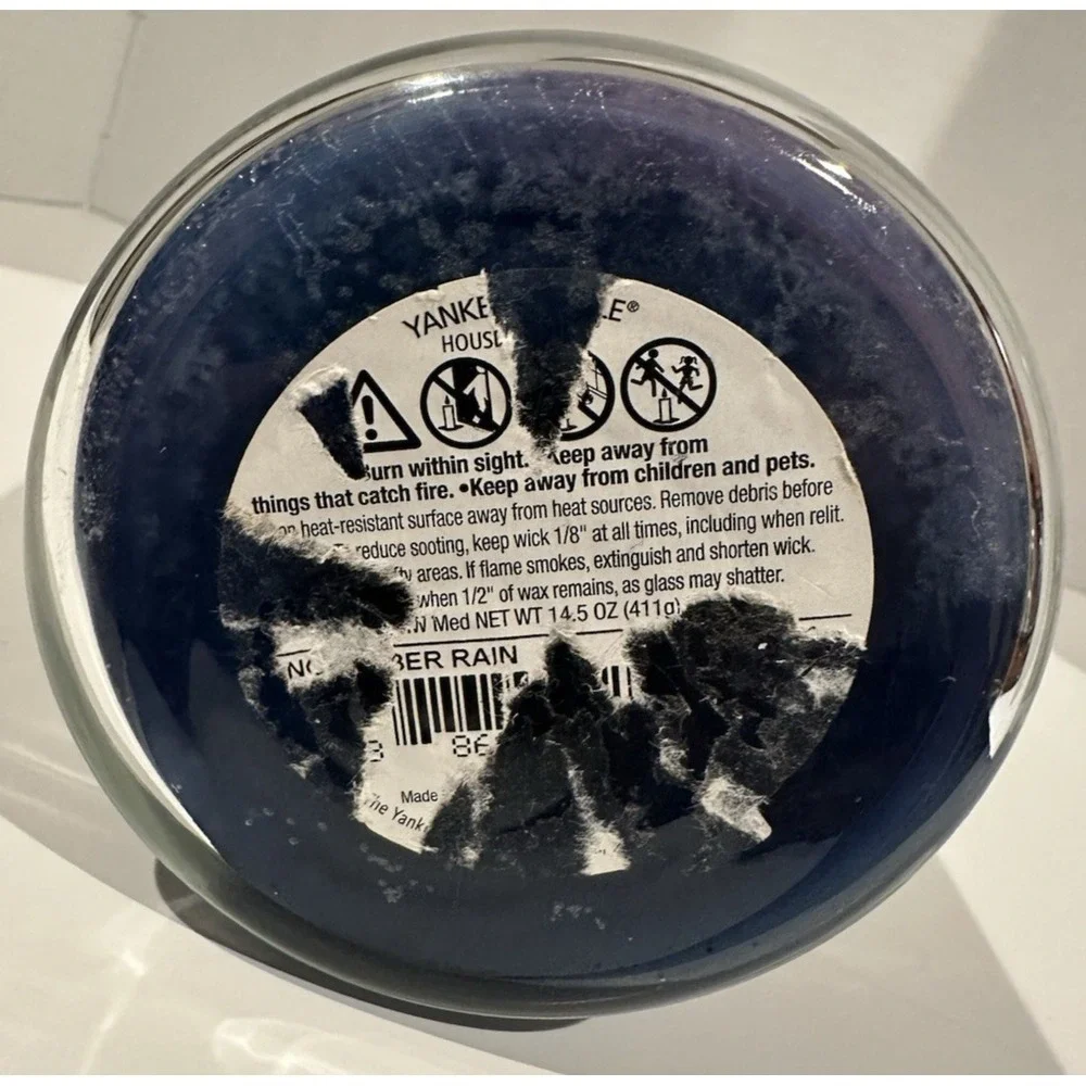 Discontinued 14.5‎ oz Yankee Candle November Rain